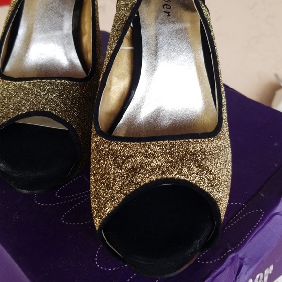 Heels - Picture 3 of 4